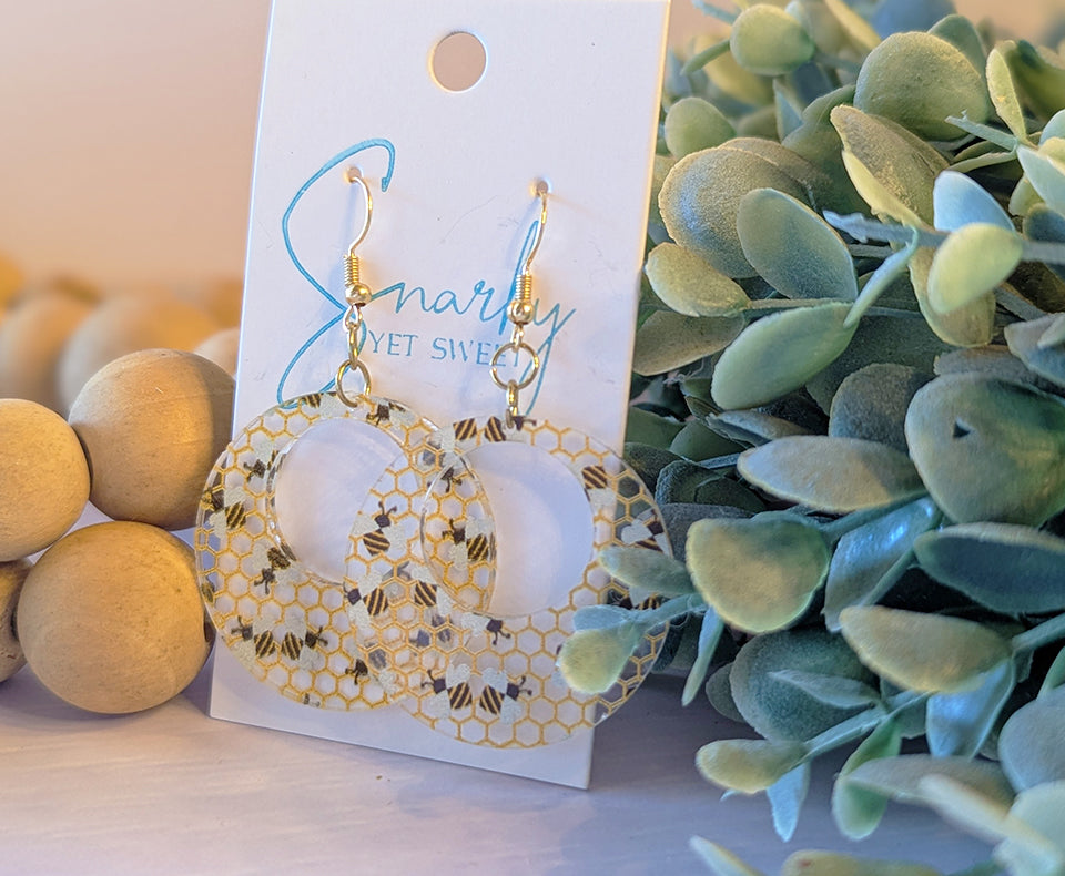 Bee earring, Spring earrings, acrylic earrings, printed earrings, bee gifts, lightweight earrings, everyday earring, bee honeycomb